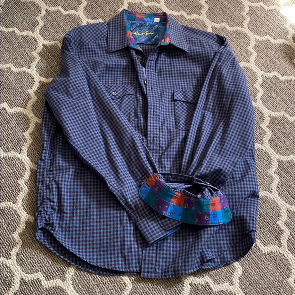 NWOT Robert Graham shirt.